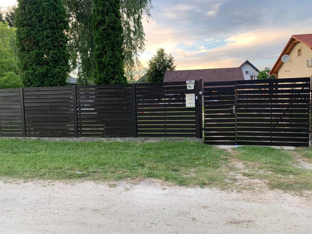 فيلا Balatonmariafuerdo Nyaralo المظهر الخارجي الصورة
